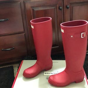 Hunter tall red boots